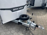 PKW Anh&auml;nger Fabrikat Brian James Typ Box Van 600  3.50m x 1.60m, 2700 Kg wei&szlig;